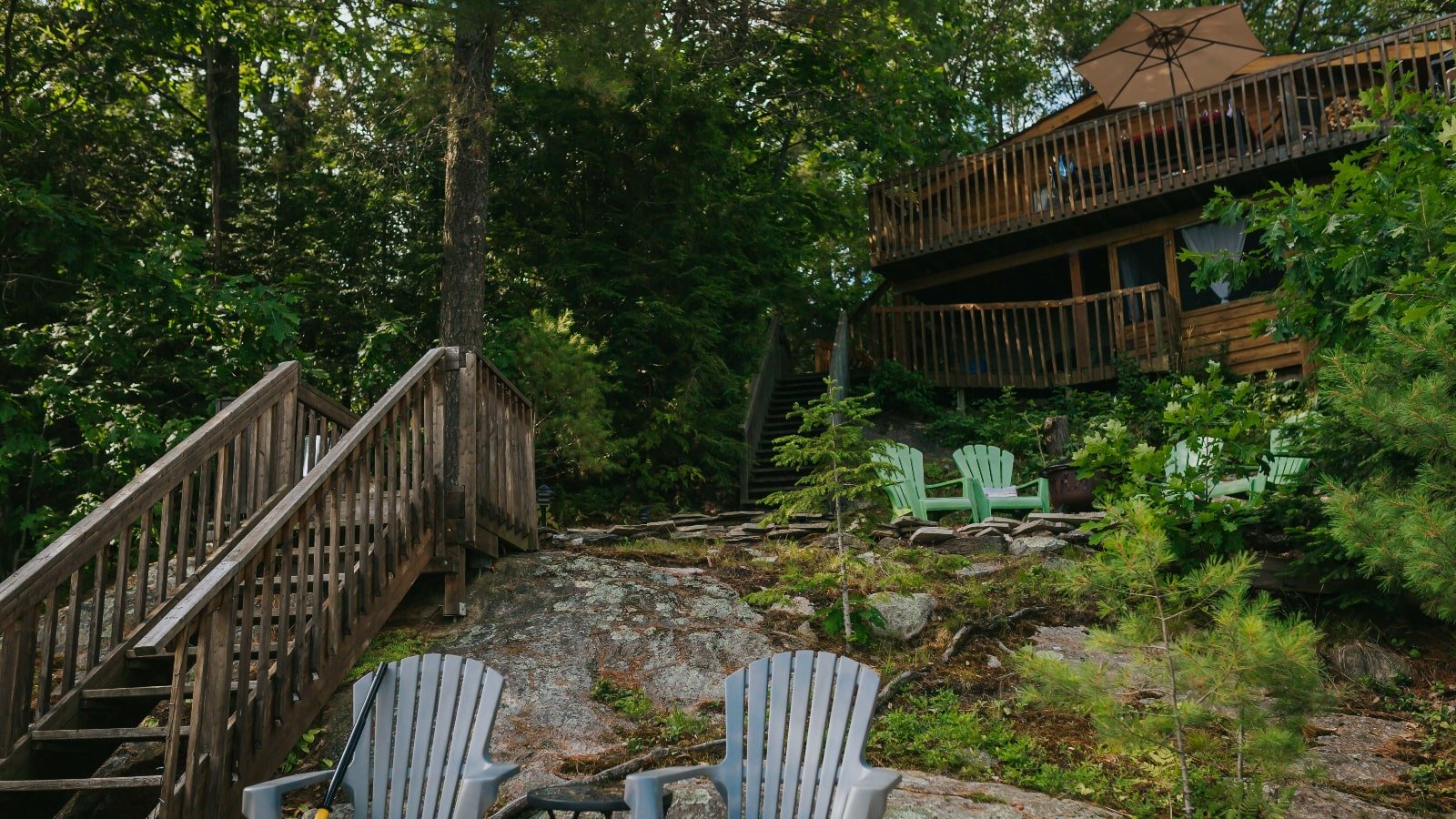 Gorgeous Muskoka Cottage with forest stairs